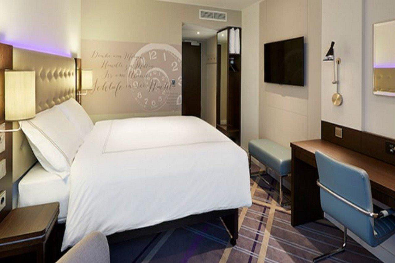 Premier Inn Stuttgart City Europaviertel Exterior photo