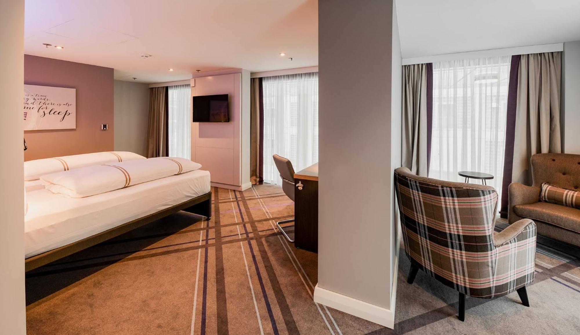 Premier Inn Stuttgart City Europaviertel Exterior photo