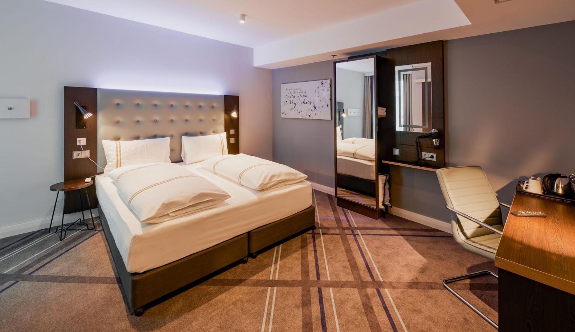 Premier Inn Stuttgart City Europaviertel Exterior photo